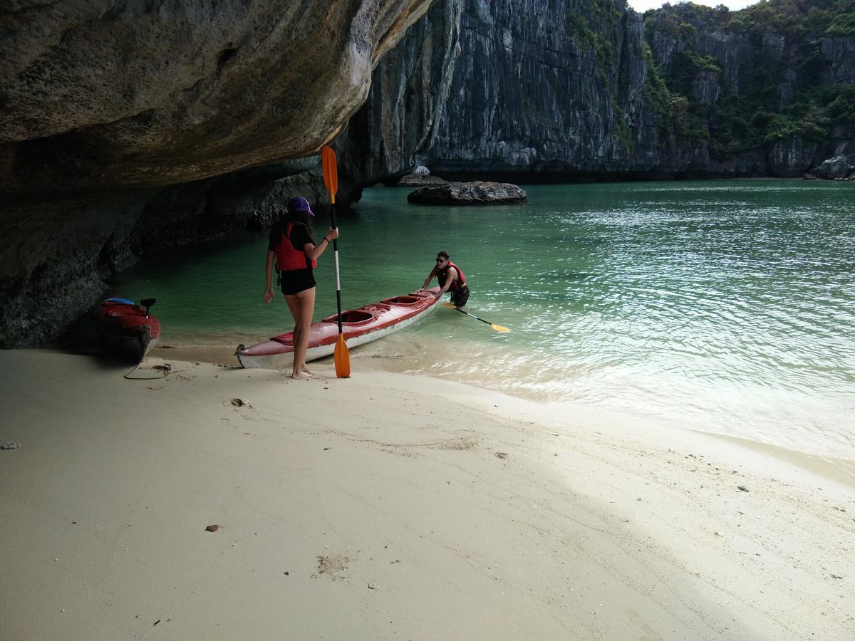 Anh Thuan Hotel 1 Cat Ba Island Esterno foto