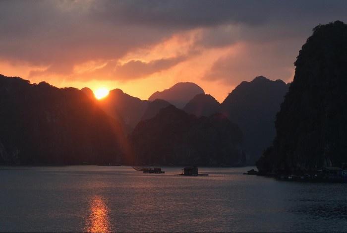 Anh Thuan Hotel 1 Cat Ba Island Esterno foto