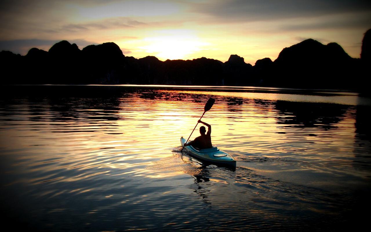 Anh Thuan Hotel 1 Cat Ba Island Esterno foto