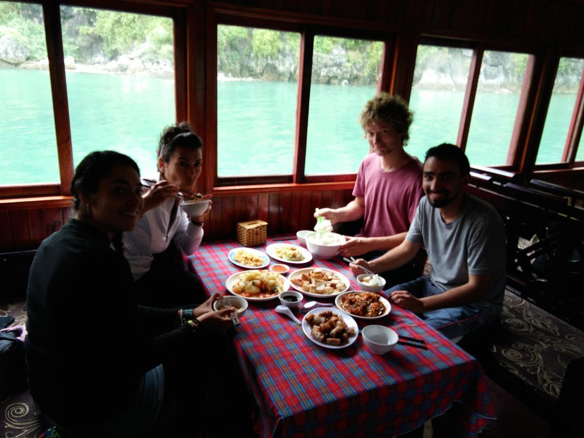 Anh Thuan Hotel 1 Cat Ba Island Esterno foto